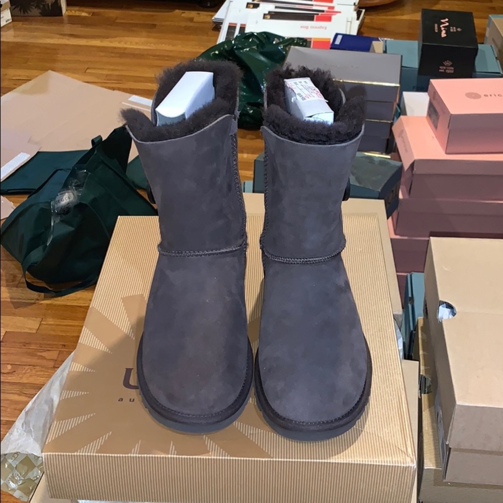 NEW UGG BAILEY BUTTON
